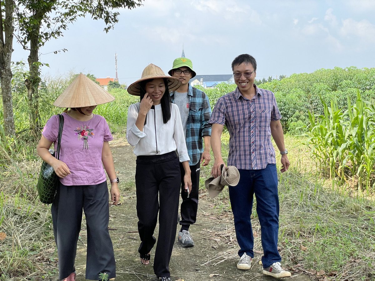 ACIARCEO's tweet photo. Great to join dynamic young research team from β¦@BiovIntCIAT_engβ© and Ministry of Ag & Rural Devt at Hung Loc research station, Dong Nai province π»π³. Working for more sustainable cassava systems supported by ACIAR π¦πΊ β¦@ayrestimβ© β¦@SenatorWongβ© β¦@AusAmbVNβ© https://t.co/BWdz6wHrEK