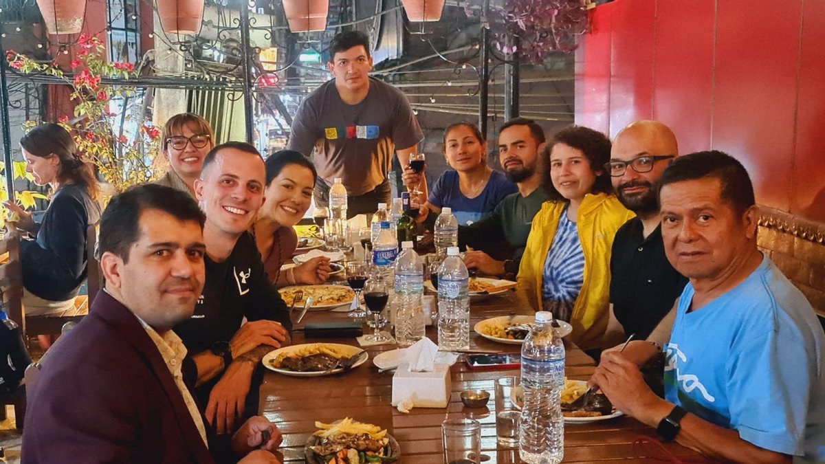 AimingL's tweet photo. @partytime #dinnercelebration #Kathmandu #thamel #groupdinner #farewellparty #dinnerwithbiki #biki https://t.co/iEtW6JoGv5