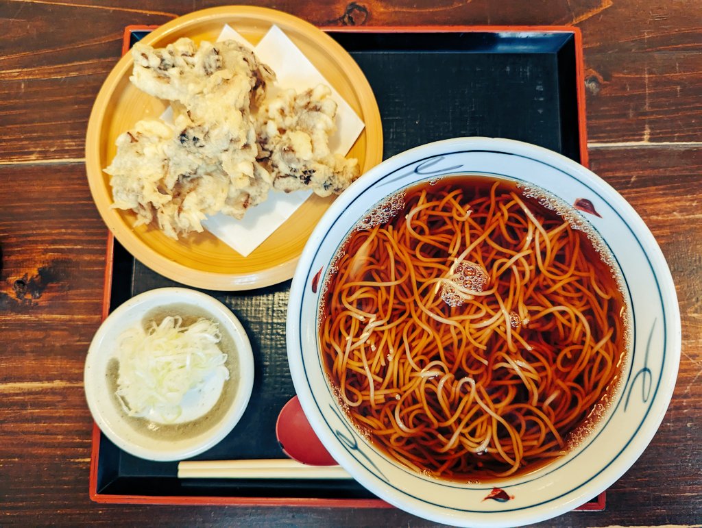 tateomif's tweet photo. 今日のランチは、舞茸天そばです。
I had soba noodles with maitake tempura for lunch today.

#Hiroo #広尾 #lunch #ランチ #Sawacho #さ和長 #麻布さ和長 #soba #sobanoodles #蕎麦 #そば #maitake #舞茸 https://t.co/zJ8xyOVpym