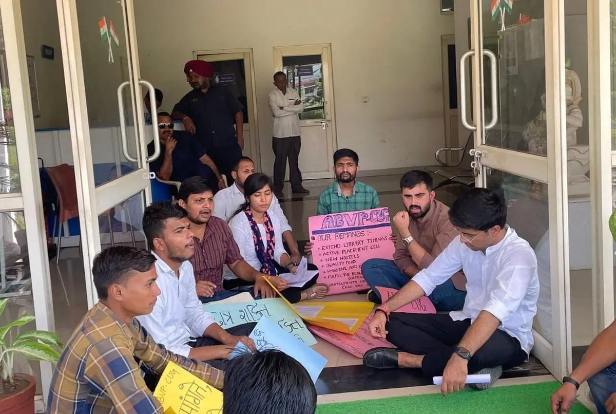 ABVPGujarat's tweet photo. Karyakarta's of ABVP Central University of Gujarat Protested with several demands of Students and presented a Memorandum to University Registrar.
#ABVPForStudents
#ABVPCUG
#ABVPGujarat https://t.co/wxgRXuP6Kp