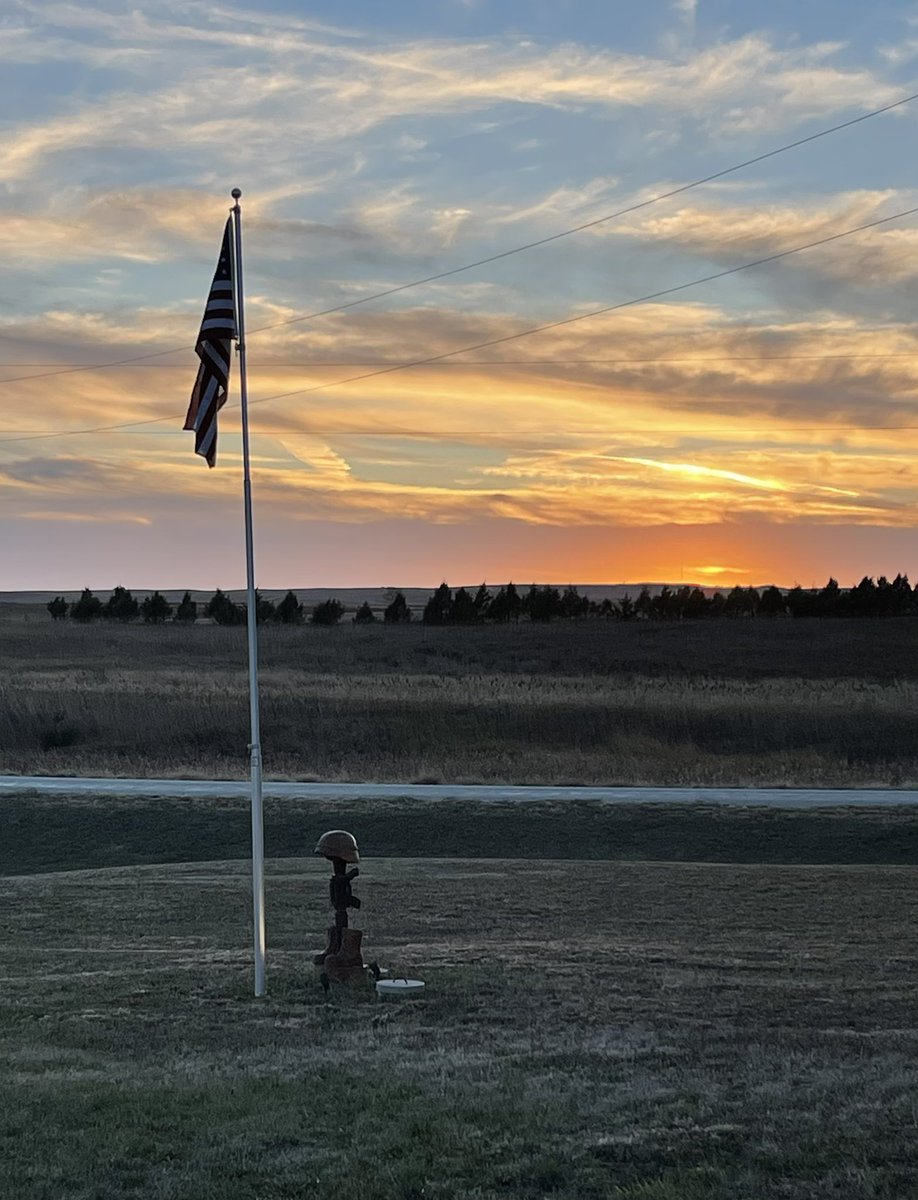 Armdady's tweet photo. Opening weekend of pheasant season in Dallas - nothing like it #SouthDakota #pheasants #dallassouthdakota #uplandhunting  #pheasantsforever #usa #midwest #sunset #america https://t.co/42AtQnRkrM
