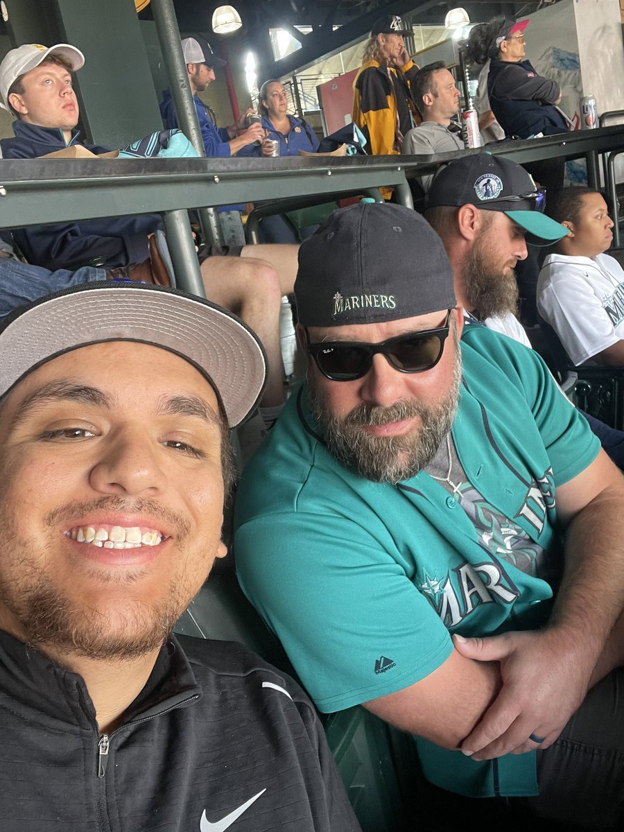 Kingchem_2's tweet photo. Hung out with the machine for 18 innings at the mariners game this weekend. @bertkreischer @tomsegura @YMHstudios https://t.co/tm8FwoR3yF