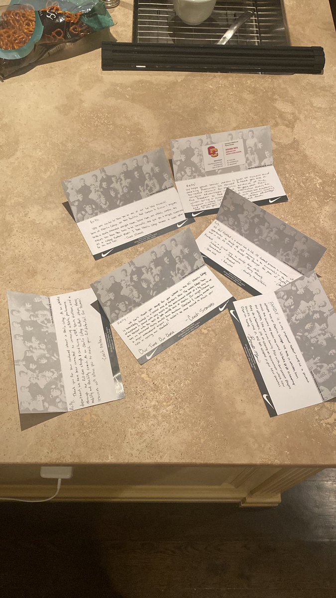 ReiCavanaugh52's tweet photo. Thank you so much to the Oberlin coaching staff for all the hand written letters, I appreciate it so much.  Hope to make it out there soon! @CoachMelhorn @CoachStrnad @CoachOConnell_ @CoachJay1147 @brock_mancini @CoachSmith67 @Yeo_Football https://t.co/vxzWtN62Tf