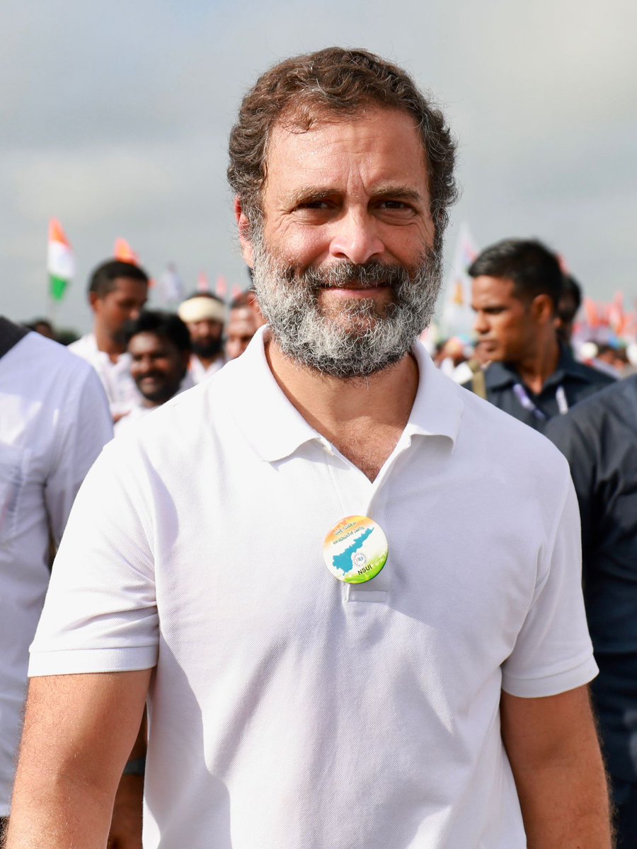INCIndia's tweet photo. योद्धा सा भाव है, संत सी मुस्कान।
आज इसी के पीछे, सारा हिंदुस्तान।।

#BharatJodoYatra https://t.co/8yfAPRaRJh