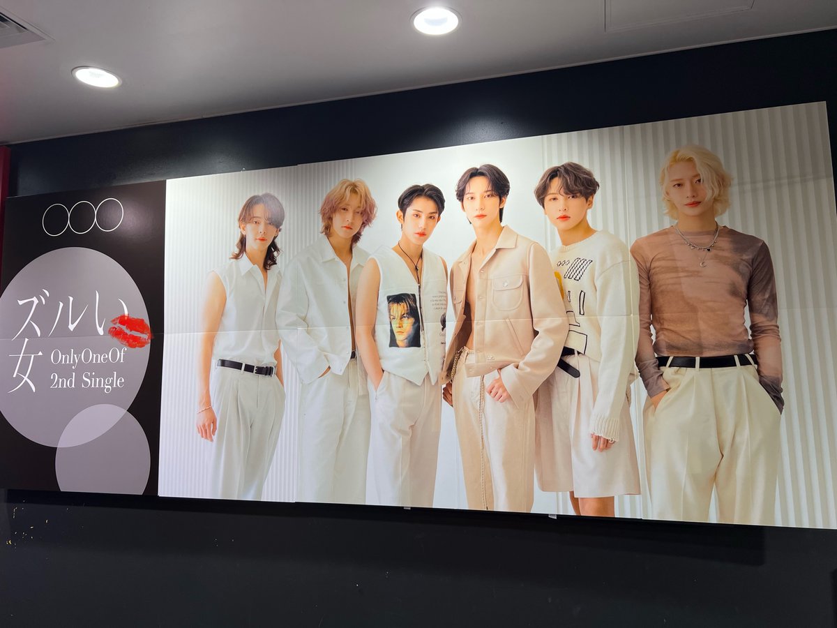 TOWER_Shibuya's tweet photo. 【#OnlyOneOf】 
／
「#ズルい女」本日フラゲ日🙌🏻
📢入荷しました！！
＼
タワレコ渋谷店限定施策開催中✨
初回A or 初回Bと通常盤を2枚同時購入で、先着でプリントチェキ（18種ランダム）を1枚差し上げます🎁

さらに5Fにてパネル展開催中！
✅詳細→ https://t.co/7r2QH99G8q

#タワ渋kpop https://t.co/MFnPeVwXb7