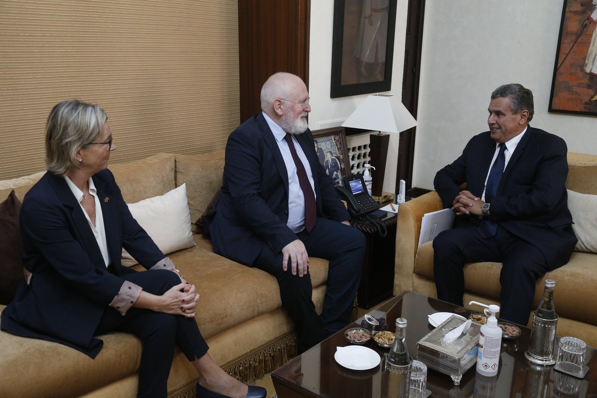 F__Timmermans's tweet photo. Très bon échange avec @ChefGov_ma Aziz Akhannouch ce matin. 
Le 🇲🇦 est un partenaire clé pour 🇪🇺 et je salue en particulier l’engagement du pays dans la transition verte en Afrique. 
Nous continuons à renforcer notre coopération envers #COP27 et en matière de sécurité énergétique https://t.co/W11kSQ5r6Z