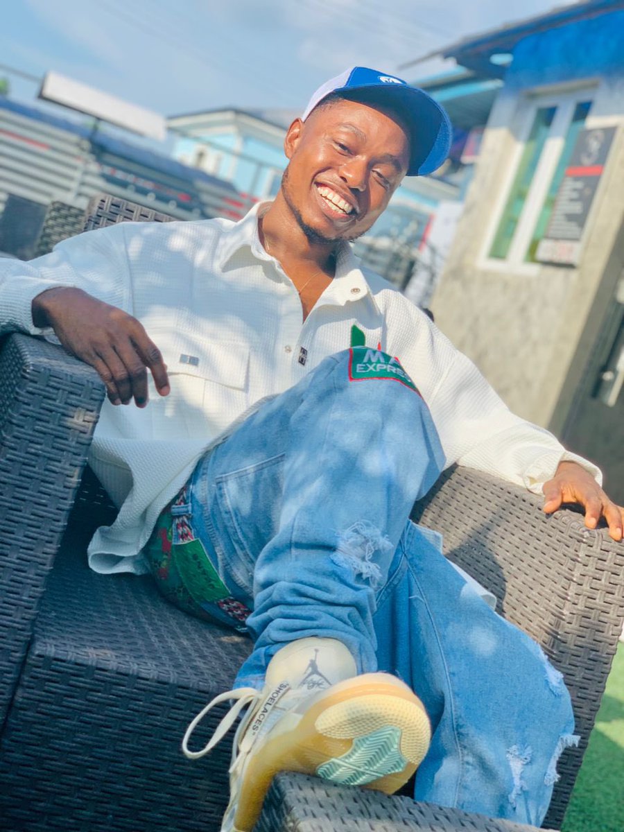 unityetimy's tweet image. Happy birthday bro 😎