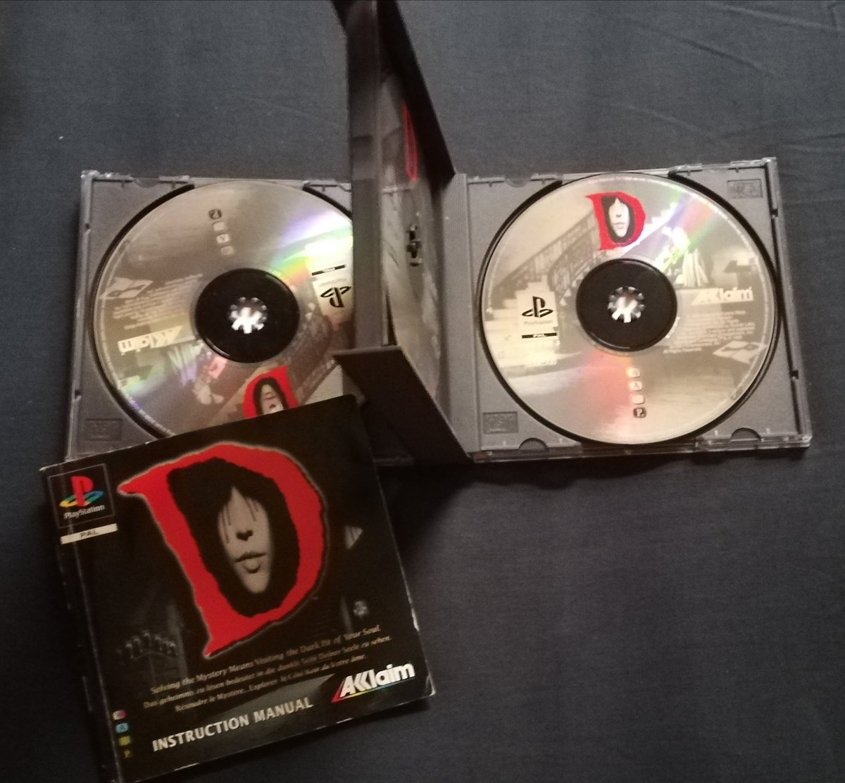 RetroEnno's tweet photo. @FlashbackWarrio @schleinigaming Nee kein Einzelstück. Habs auch in meiner Sammlung. Hier macht es aber Sinn weil 3 Discs. 🙂 https://t.co/7MhDCLYRhI