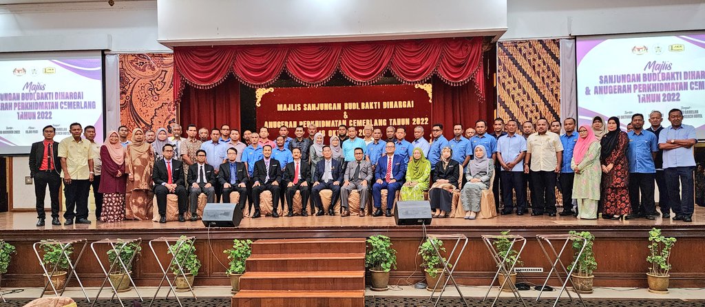 Majlis Sanjungan Budi,Bakti Dihargai &amp; Anugerah Perkhidmatan Cemerlang Tahun 2022 JKR Negeri Terengganu disempurnakan oleh YBrs. Tn. Pengarah <a href="/IrHjMdridzwan/">IrHjMdridzwan</a>.Syabas diucapkan kpd 85 org penerima APC &amp; Jasamu DiKenang buat 29 org pesara.
<a href="/JKRMalaysia/">JKR Malaysia</a> <a href="/IrZulkefly/">Mohd Zulkefly S</a> <a href="/HasliJKR/">Hasli Ibrahim (Ir. Dr.)</a> <a href="/JkrMalwi/">MOHAMAD ALWI MAT ZIN</a>