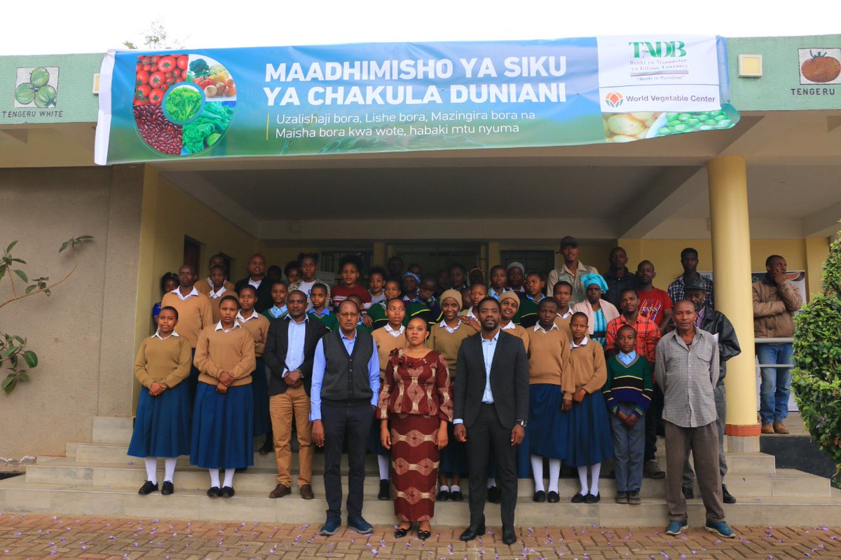 MNjumali's tweet photo. @WorldVegCenter wakishirikiana na @tadbtz leo wanaadhimisha siku ya chakula duniani katika kituo cha mbogamboga cha kimataifa cha Africa Mashariki na Kusini wakiwa na kauli mbiu "Uzalishaji bora, Lishe bora, na maisha bora kwa wote, habaki mtu nyuma."
@FNyabundege  
@RugalemaG https://t.co/x69OuP2uQE