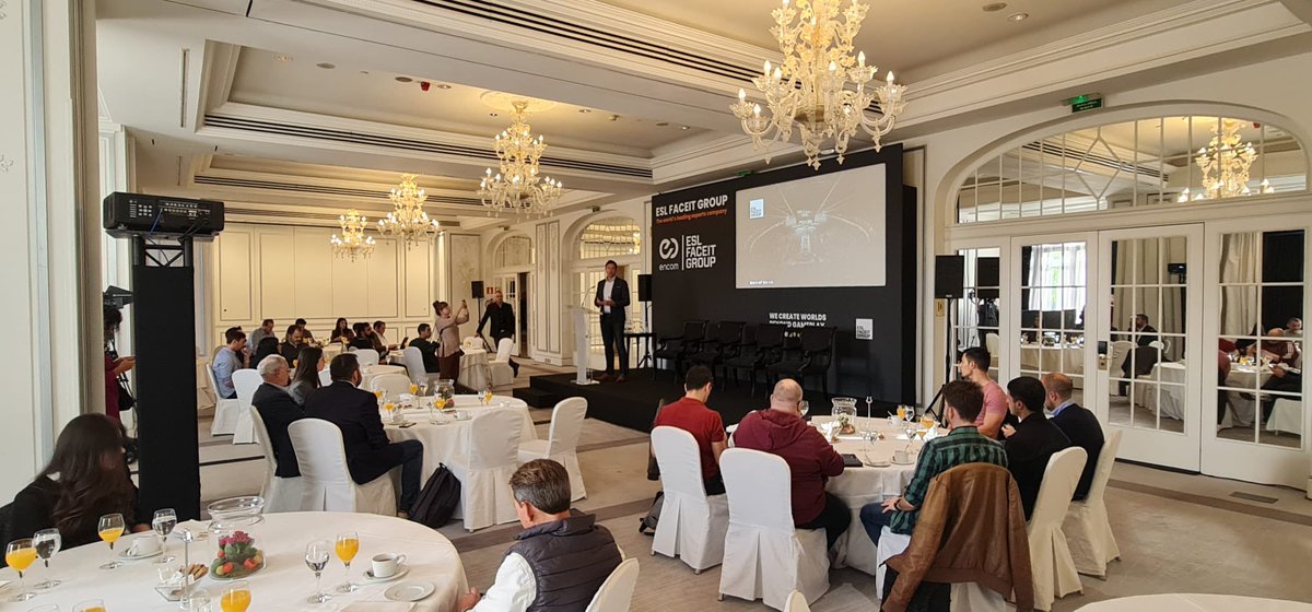 MovistareSports's tweet photo. ¡Madrugamos!☀️😎

Para asistir a la presentación📣 de @ESL @FACEIT Group en el hotel @Westin_Palace de Madrid📍

⚡️Karen Moctezuma, Guillermo Mañas, Arturo Castelló y Andrés Costa explican cómo será el mayor grupo empresarial de esports del MUNDO🌎🎮

Y promete cosas enormes... https://t.co/5uZW6b8YK8