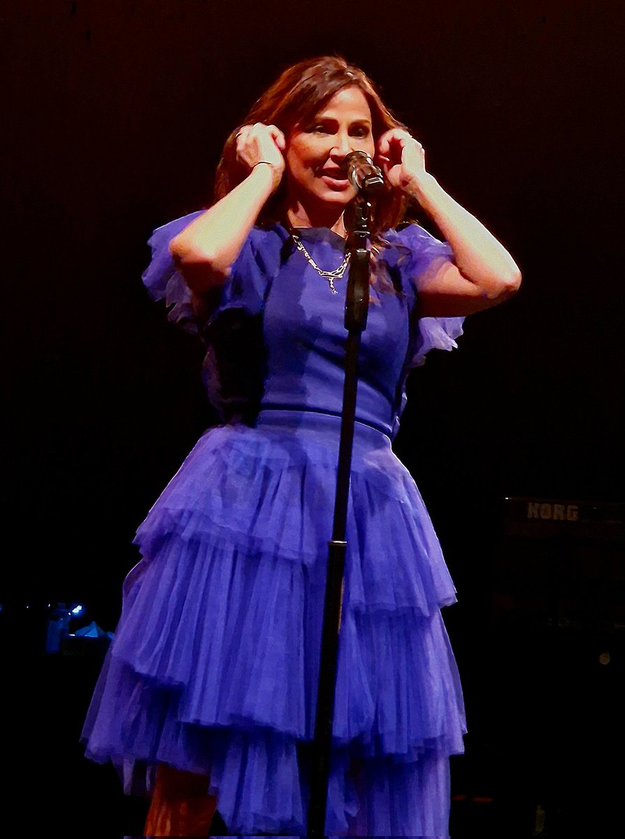 Craigfox2019's tweet photo. @natimbruglia Thank you for taking us back to being 18 and #leftofthemiddle being the soundtrack to most 18 year olds lifes at the time... Absolutely fantastic❤️ what a show ❤️❤️
#natalieimbeuglia #o2institutebirmingham #leftofthemiddle #25thanniversary #live #amazing https://t.co/GLEqoAzc8O