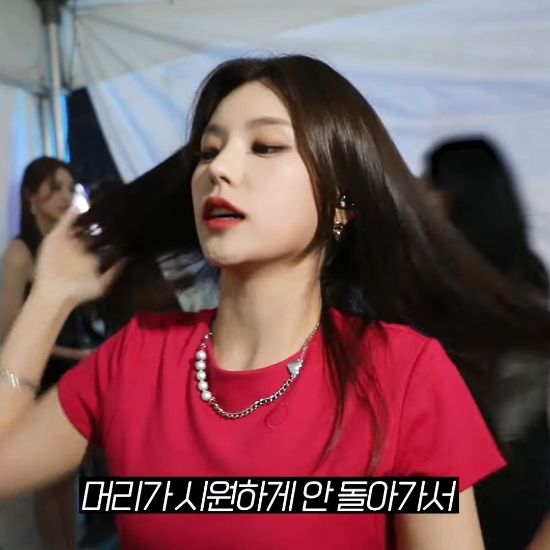 yeji_bestfriend's tweet photo. 중단발 예지 미모 실화야....? https://t.co/lAta5Wpkua