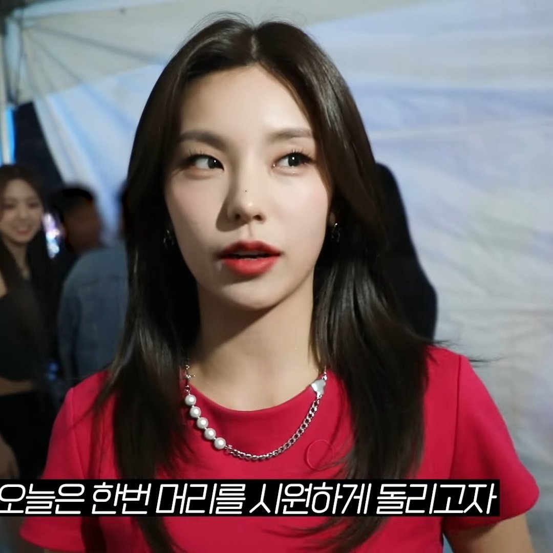 yeji_bestfriend's tweet photo. 중단발 예지 미모 실화야....? https://t.co/lAta5Wpkua