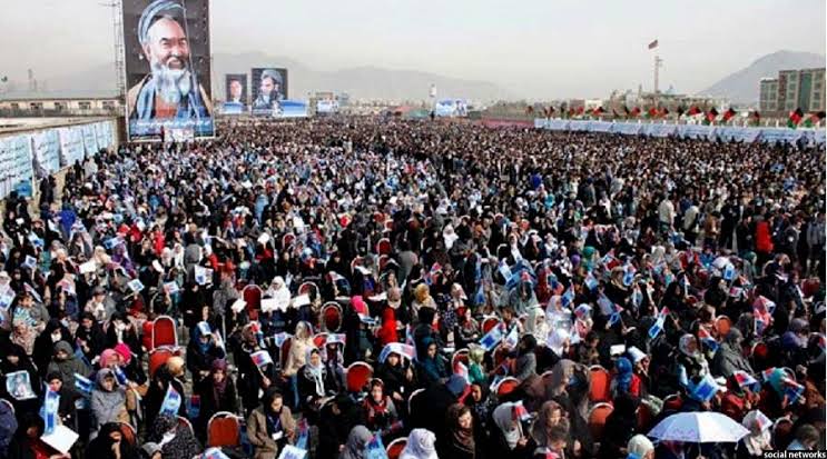 AbbasJoya12's tweet photo. برای شکوه و عزتمندی یک ملت، برای پیشوا و پدر یک ملت ستم دیده! 
حتی با دیدن عکس آن پیر فرزانه، برای ما احساس غرور، سربلندی و سرور پیش می‌آید! 
برای آن پیشوای یک ملت! 
#StopHazaraGenocide https://t.co/bvgOyX4sRx