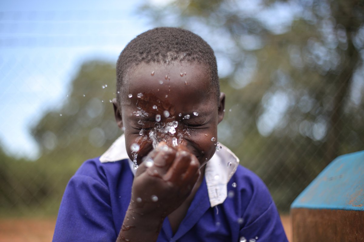 UNICEFwater's tweet photo. Collin, 8,  enjoys drinking water from a tap installed in his school by UNICEF.

UNICEF is working with partners to provide schools in Karamoja, Uganda, with access to safe drinking water and improved sanitation and personal hygiene practices #ForEveryChild 

📷© UNICEF/UN0716393 https://t.co/j2MaitDRNt