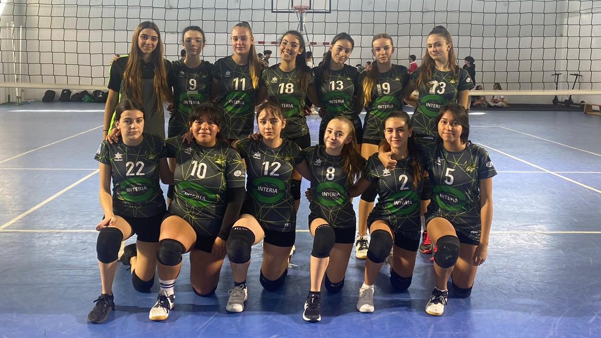 CLUBPARLAVOLEY's tweet photo. ¡Debut de las CADETES B! 
Partido controlado y bien jugado por las nuestras con victoria por 3-0 contra Salesianos.
¡Buen comienzo de temporada!
Seguimos entrenando para el próximo partido.

@CasaDeporte_ @AytoParla @FMadridVB @Maxcolchon @piensosdecan @libreriagradua2 #Parla https://t.co/e9v101AX6G