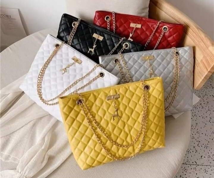 🛑سحب ع وحدة من الشنط دي♥️
الشروط:
١/منشن ٢ من اصحابك😍
٢/رتويت
٣/فلو