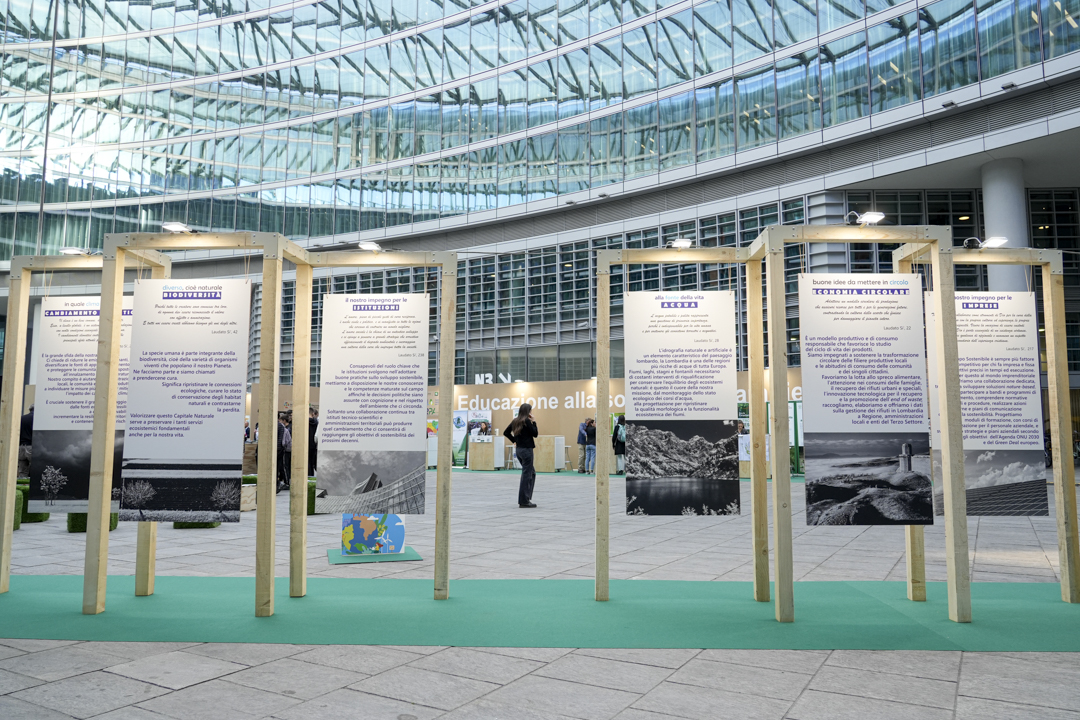 RegLombardia's tweet photo. Inaugurata la 2° Fiera regionale di Educazione alla Sostenibilità. L'evento fa parte del #preforum, le iniziative che anticipano il #ForumSostenibilità22 👉 https://t.co/3vrSyolOlH
#FondazioneLombardiaperlAmbiente | @arpalombardia
#ForumSostenibilità22 | @Cattaneo_R https://t.co/YnQs8ytWqG