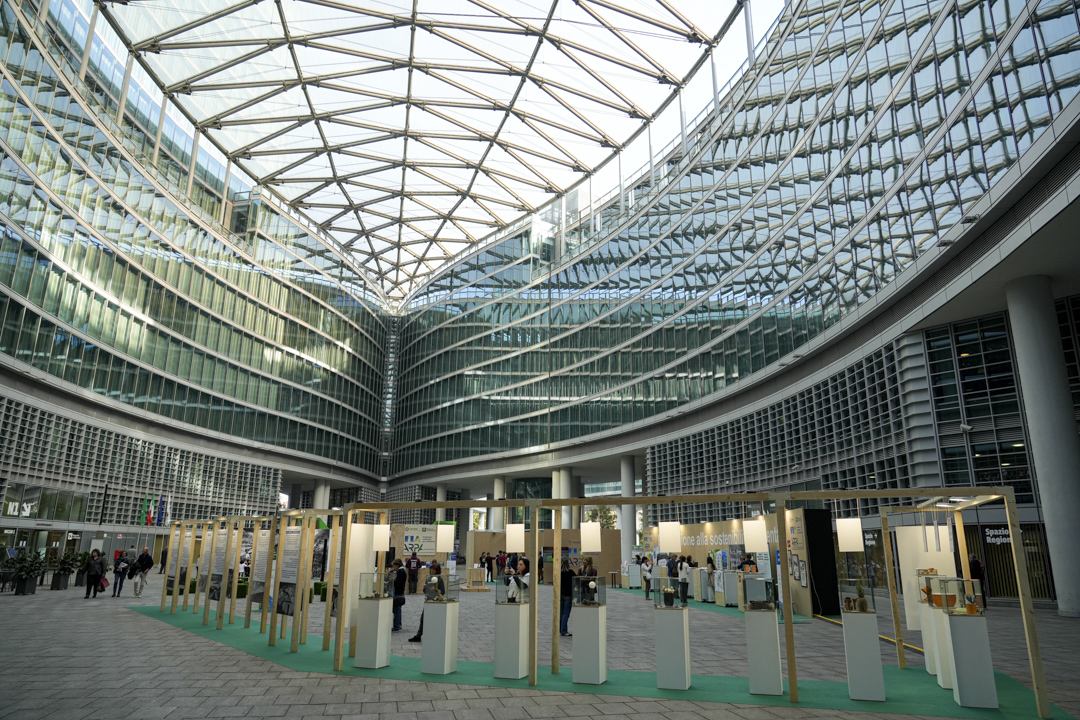 RegLombardia's tweet photo. Inaugurata la 2° Fiera regionale di Educazione alla Sostenibilità. L'evento fa parte del #preforum, le iniziative che anticipano il #ForumSostenibilità22 👉 https://t.co/3vrSyolOlH
#FondazioneLombardiaperlAmbiente | @arpalombardia
#ForumSostenibilità22 | @Cattaneo_R https://t.co/YnQs8ytWqG