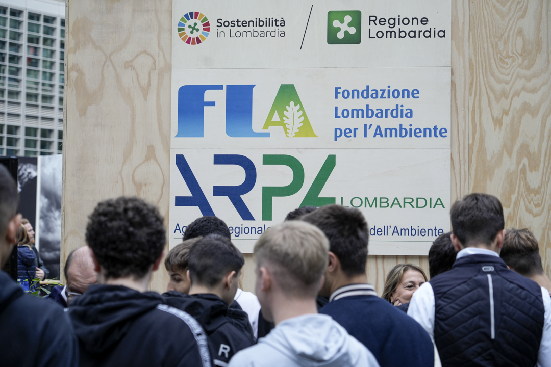 RegLombardia's tweet photo. Inaugurata la 2° Fiera regionale di Educazione alla Sostenibilità. L'evento fa parte del #preforum, le iniziative che anticipano il #ForumSostenibilità22 👉 https://t.co/3vrSyolOlH
#FondazioneLombardiaperlAmbiente | @arpalombardia
#ForumSostenibilità22 | @Cattaneo_R https://t.co/YnQs8ytWqG
