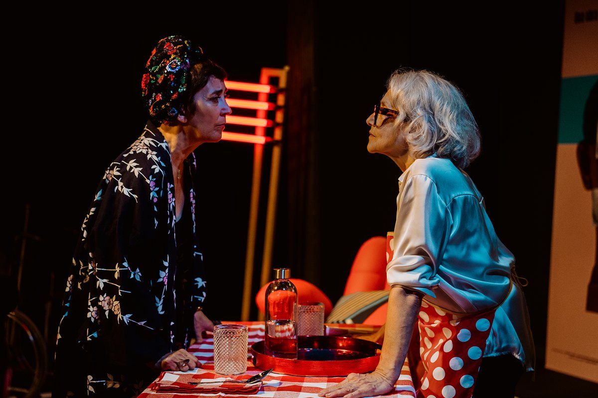 🔴🎭 𝙋𝙪𝙣𝙩𝙤 𝙮 𝙘𝙤𝙢𝙖⁣

👉 Una dramedia de #mujeres al borde de un ataque de éxito protagonizada por @carmennavarrog y Amparo Vega-León⁣

📅 Viernes y sábados... ¡un plan de lo más divertido para desconectar de la #semana!

#Entradas en teatrolara.com 🎟️🎟️🎟️