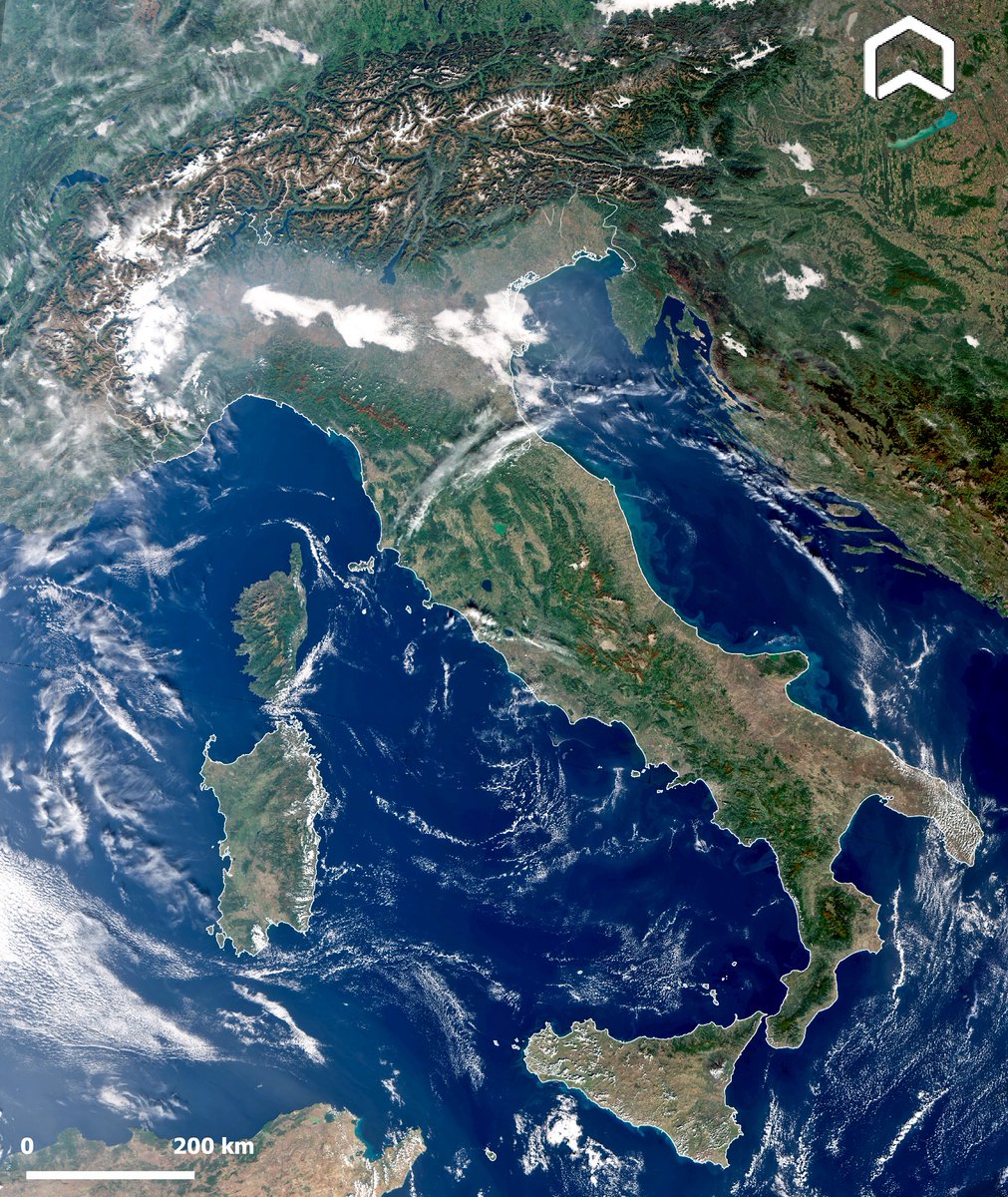 Autumn in Italy! The #Copernicus #Sentinel3 captured on Oct. 17 an awesome view of #Italy. You can appreciate the absence of snow on the Alps, and different areas of foliage. 
L'autunno mite dell'#Italia visto dallo spazio: foschia in Pianura, foliage, assenza di neve sulle Alpi.