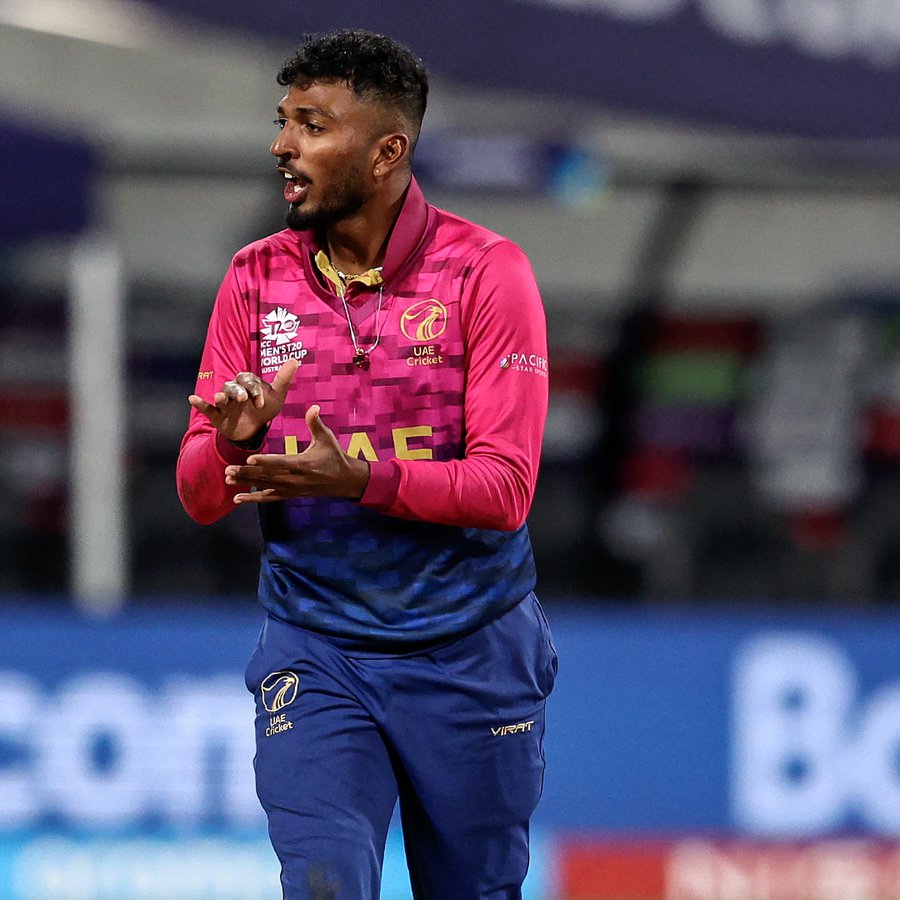 Karthik Meiyappan has picked up the first hat-trick of T20 World Cup 2022 - भारतीय मूल के कार्तिक मयप्पन ने रचा इतिहास, T20 वर्ल्ड कप 2022 में हैट्रिक लेने वाले पहले गेंदबाज बने