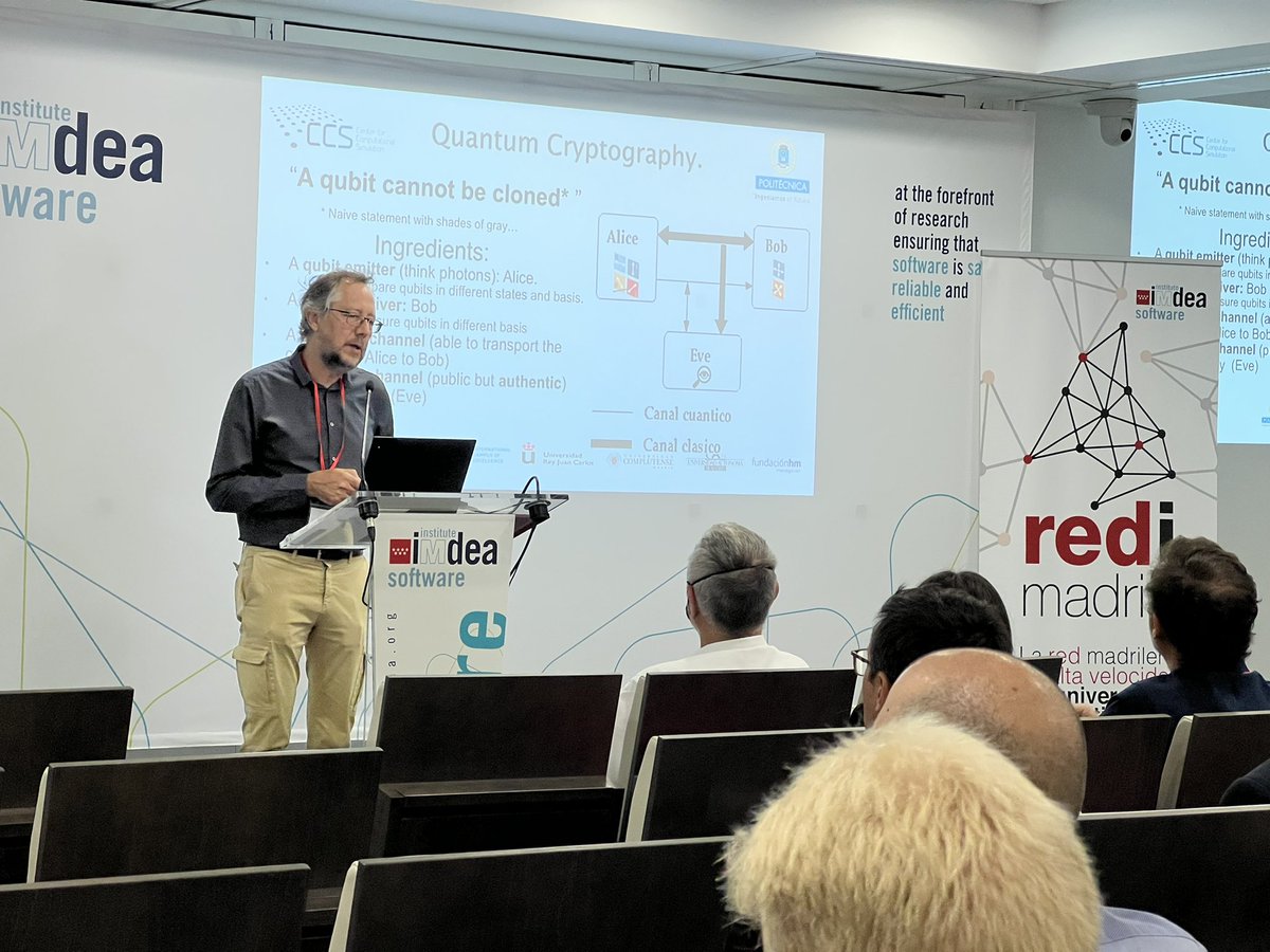 IMDEA_Software's tweet photo. 🔴 #JornadaREDIMadrid | La ponencia de Vicente Martín, catedrático de @informaticaupm @La_UPM, ha versado sobre las #ComunicacionesCuánticas y su aplicación en proyectos como #QuantumFlagship, #EuroQCI @openqkd y #MadQCI #QuantumCommunications https://t.co/g9PRRWgr52
