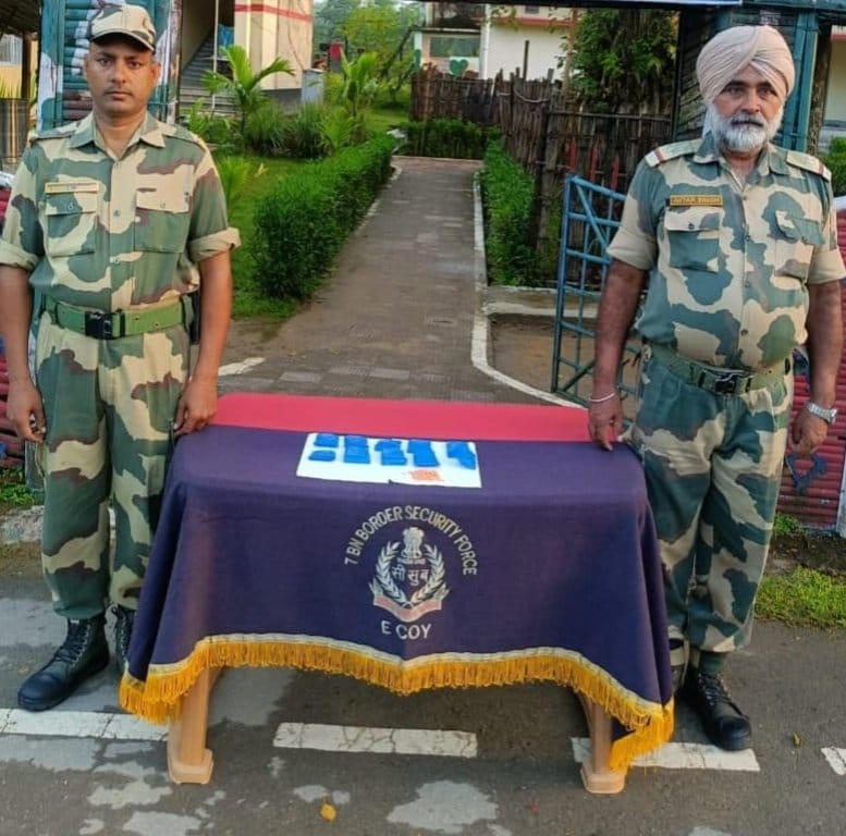ANI's tweet photo. On specific input, vigilant troops of 7 Bn BSF of Mizoram and Cachar Frontier seized 2000 Yaba tablets on October 17 while being smuggled to Bangladesh from the Lakhibazar area in Assam's Karimganj district: BSF https://t.co/6TRm8B5xpJ