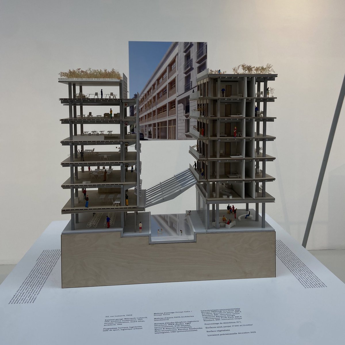 egregoire's tweet photo. Oui, un urbanisme bioclimatique à @Paris, c’est possible ! #TeamArchi

Le @PavillonArsenal s’est plongé dans l’ensemble des permis de construire déposés depuis 2020. Bilan : 70% des autorisations concernent déjà la rénovation et la réhabilitation du bâti. https://t.co/5S68NpKMq0