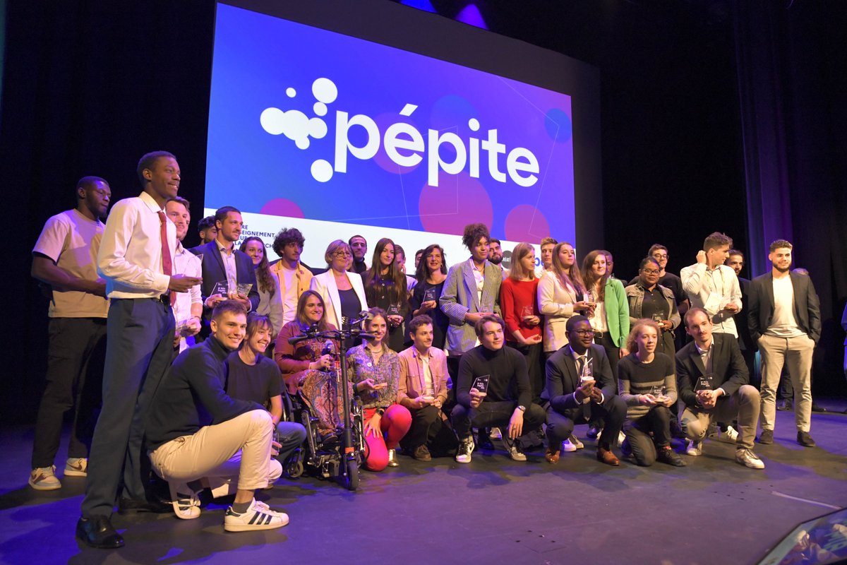 Pépite France (@pepitefrance) on Twitter photo 🏆 Retour sur la cérémonie #PrixPépite 2022 🏆
Découvrez les visages de nos lauréats de cette année en compagnie de Madame la ministre, <a href="/sretailleau/">Sylvie Retailleau</a>, du <a href="/sup_recherche/">Ministère Enseignement supérieur et Recherche</a>.
Retrouve toutes les photos et vidéos ➡️bit.ly/3ENIDNW
📷 © MESR/XR PICTURE 🏆 Retour sur la cérémonie #PrixPépite 2022 🏆
Découvrez les visages de nos lauréats de cette année en compagnie de Madame la ministre, <a href="/sretailleau/">Sylvie Retailleau</a>, du <a href="/sup_recherche/">Ministère Enseignement supérieur et Recherche</a>.
Retrouve toutes les photos et vidéos ➡️bit.ly/3ENIDNW
📷 © MESR/XR PICTURE