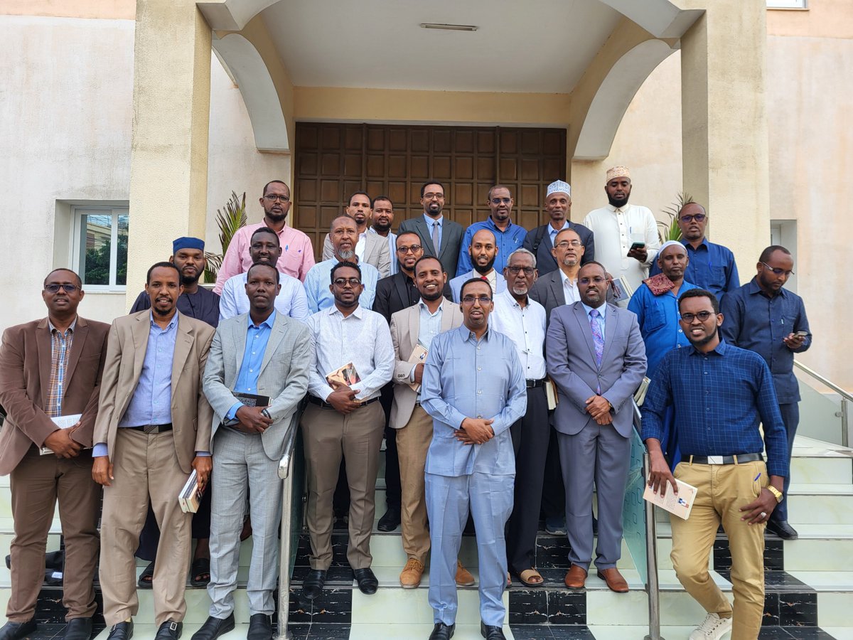 YYididiilo's tweet photo. A full day training for 40 Somali universities' Rectors, Deans, Heads of Departments etc was a life opportunity. Somalis are born eloquents. I enjoyed.

 It was a thought-provocative training. Many thanks for the organiser: Association of Somali Universities and all participants https://t.co/dT89KniNRc