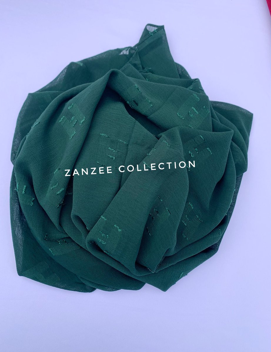 Zanzee_zee's tweet photo. I take God beg you,please retweet this for me🙏🙏

 Asma H-Scarf🧕 

🔸Soft
🔸Non- slippery chiffon material 
🔸Perfect for any hijab or turban styling 

Price: #2,000

Available in different colors 

To shop, dm or whatsapp https://t.co/do6HspVSKG https://t.co/4Lclh69ukW