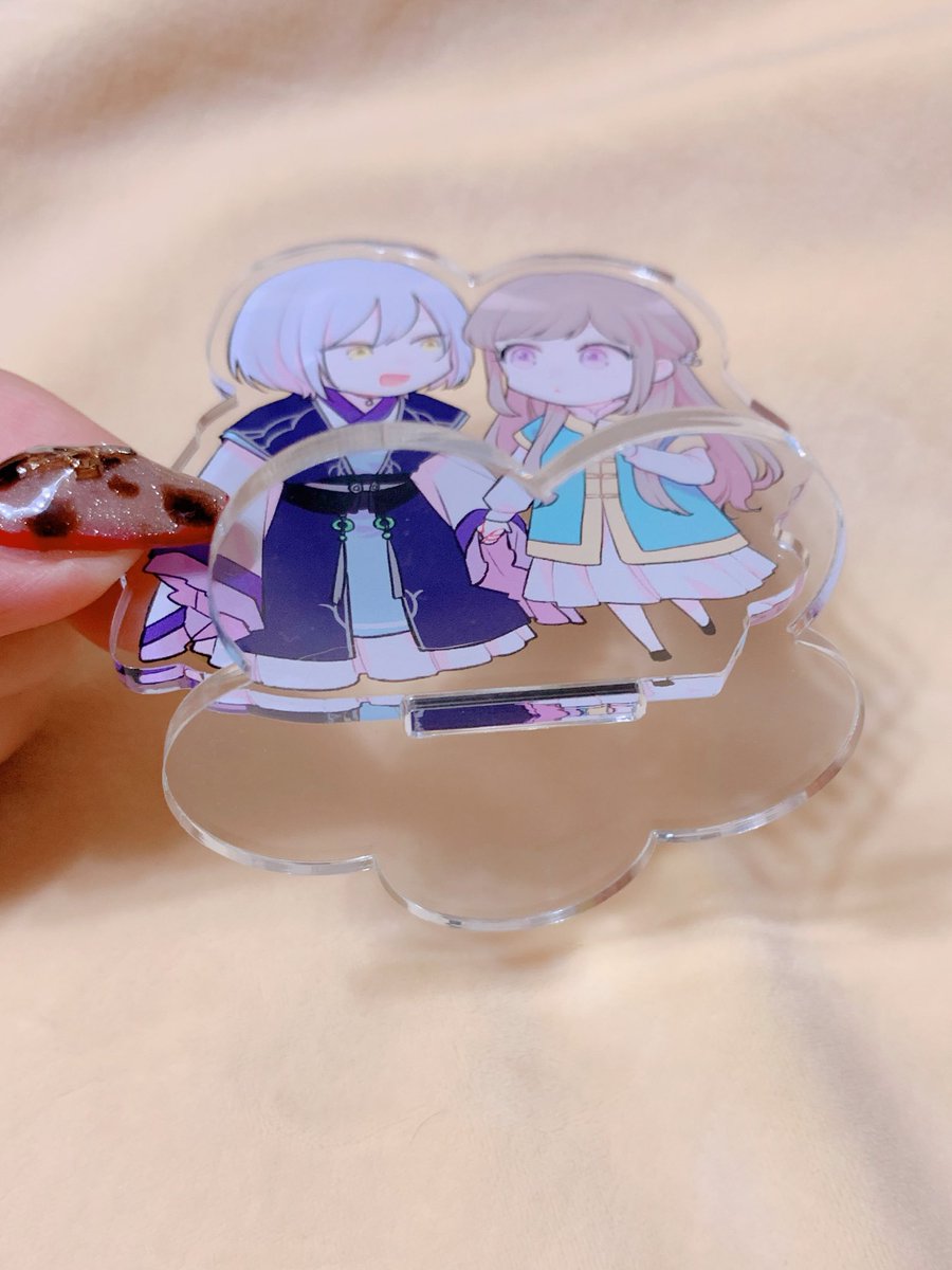 アクスタできました❣️ワーイ😚😚✌️✌️
台座はお花🌸🌸 
