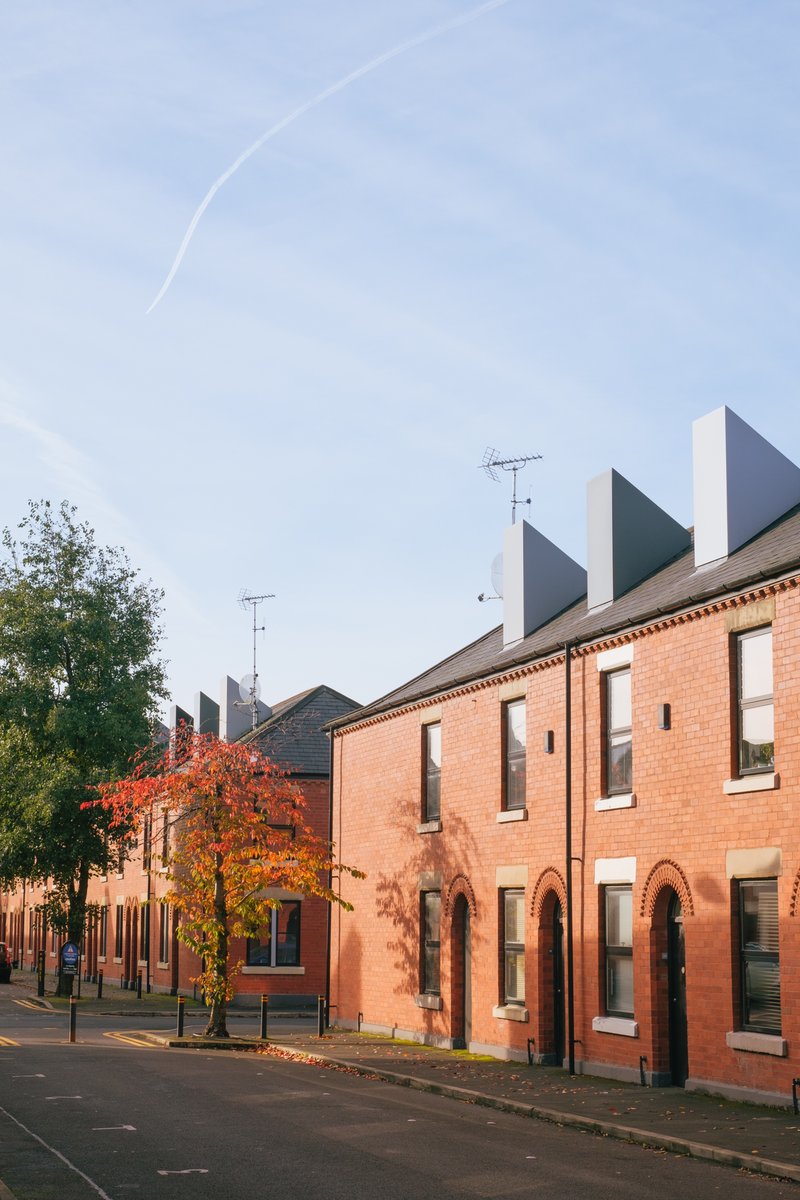 urban_splash's tweet photo. #TransformationTuesday

This is Chimney Pot Park in Salford where, with the help of @shedkm, we restored these terraces to create contemporary homes https://t.co/zKEZVKGVLi https://t.co/aHnUnCVu1M