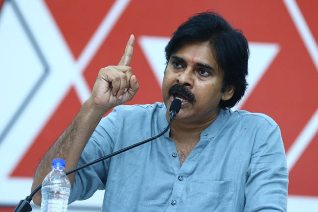 tupaki_official's tweet photo. పవన్ : రగులుతున్న అగ్ని పర్వతం
Click here: https://t.co/XMpsGn2FOe
#APPolitics #YSRCPGovernment #JanasenaChief #PawanKalyan #JanasenaAirportIssue #YSJaganMohan #Vishakaptnam #APHeatedPolitics #tupaki @tupakinews_ https://t.co/80D0aywCii