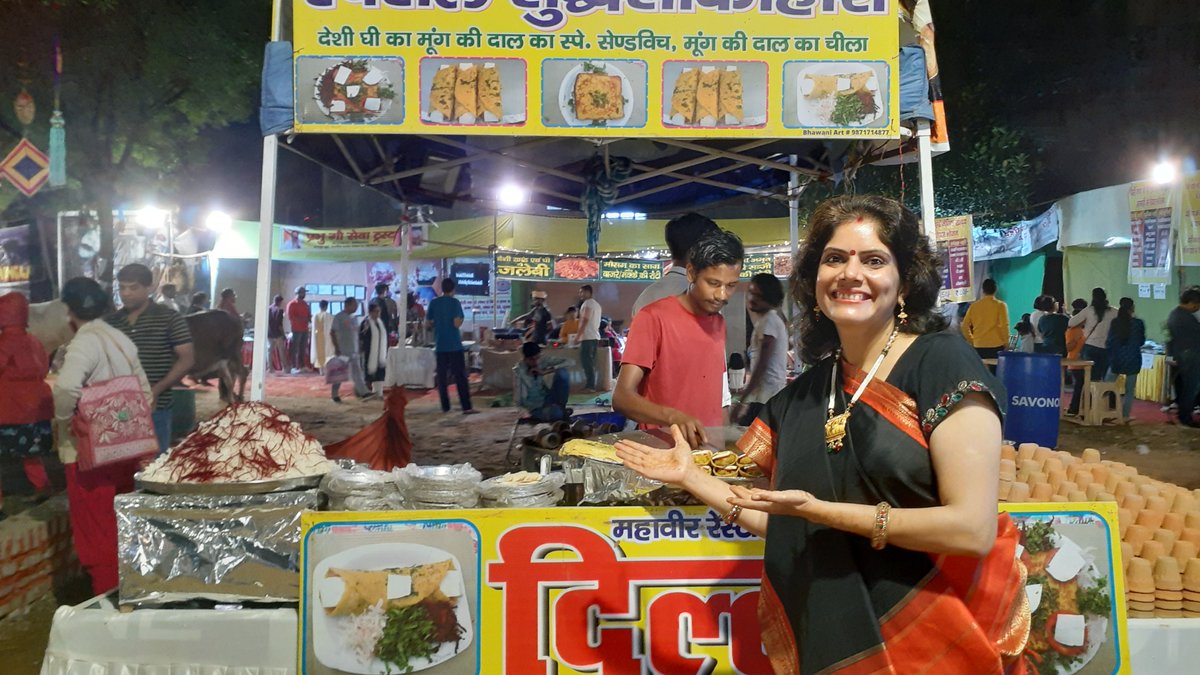 #MelaMoments #AmritMahotsav 

|| चटोरी गली आजा ||
#SwadeshiMelaDelhi

<a href="/MinOfCultureGoI/">Ministry of Culture</a> <a href="/AmritMahotsav/">Amrit Mahotsav</a>  
<a href="/mygovindia/">MyGovIndia</a>