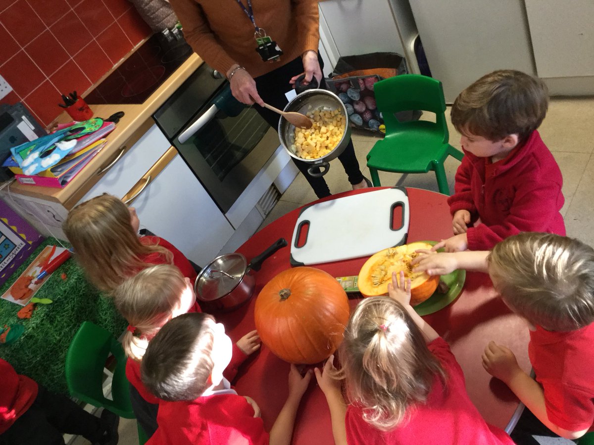 standrewsmajor's tweet photo. Nursery loved making Pumpkin Soup for Harvest. It was delicious! #SAMsNursery #ExploringAutumn https://t.co/kPsplXjskN