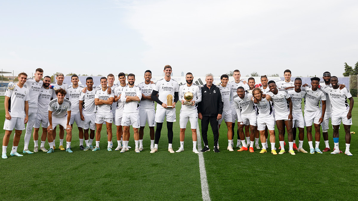 📸 SQUAD GOALS!
🥇 @Benzema  
🏆 @thibautcourtois 
#ballondor | #TrophéeYachine