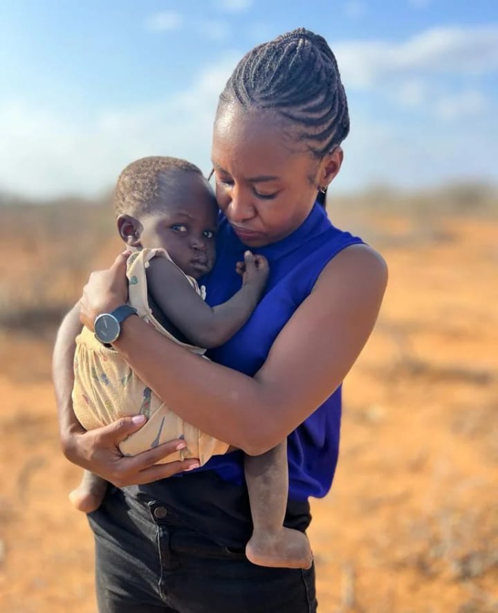Kenyans's tweet image. Citizen TV's Mashirima Kapombe with a child affected by famine in Kilifi County