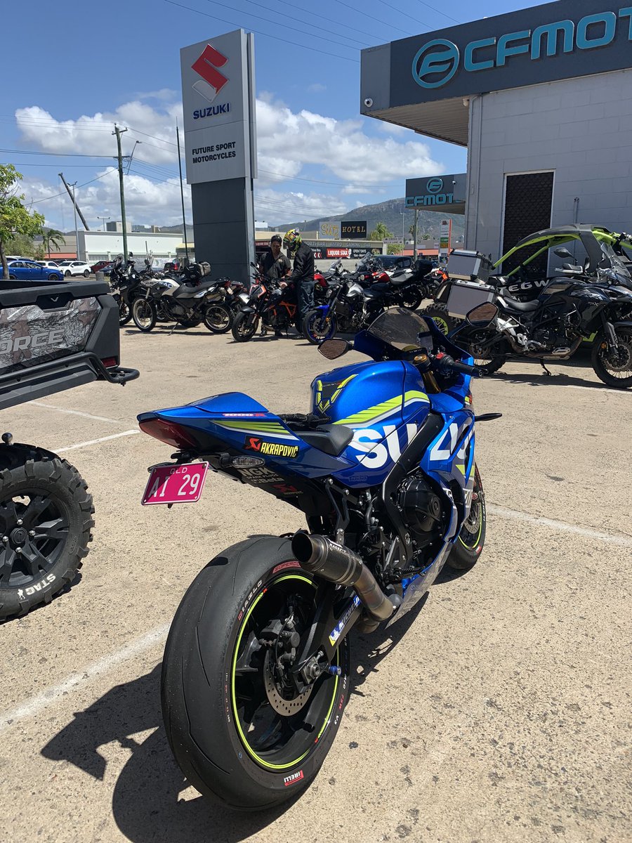 GSXRbird29's tweet photo. Out with hubby who’s test riding the 1290 Superduke. The R1’s going, who wants to buy it lol #roadrace #motorcyclemafia #bikergirl #bikermates #girlswhoride #motorcycleporn  #biker #sportsbikelife #2wheelshub #makelifearide #gsxr1000 #gixxernation #bikelifemafia #fullthrottle https://t.co/CY5o9l9uke