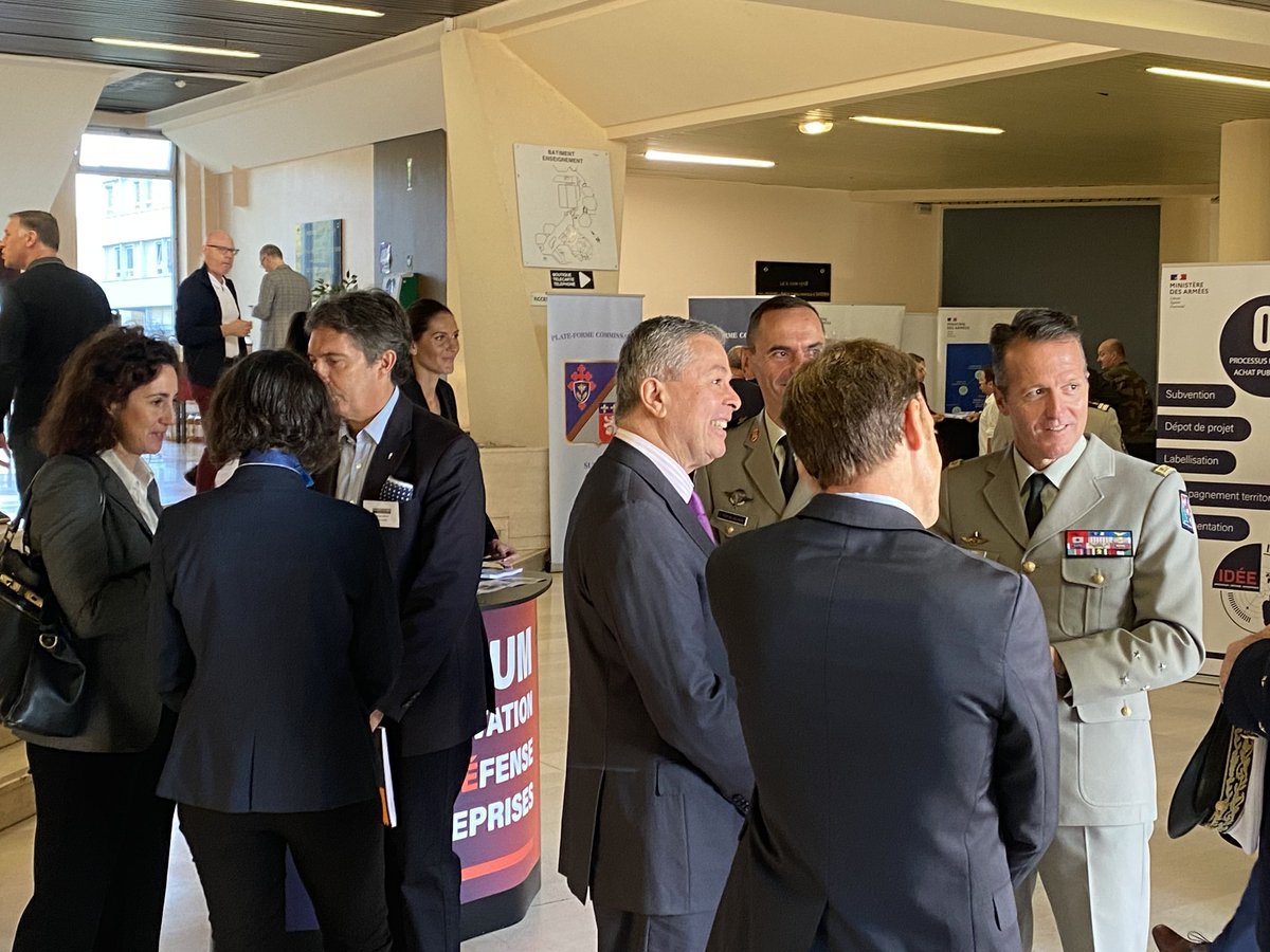 Gouv_mili_Lyon's tweet photo. #EnDirect
#ForumIDEE Des rencontres avec les #TPE #PME #ETI pour échanger sur l’#InnovationDefense
en #AuvergneRhôneAlpes et sur nos #territoires
#CapaciTerre #entrepriseinnovante https://t.co/SUHwDWuyzm