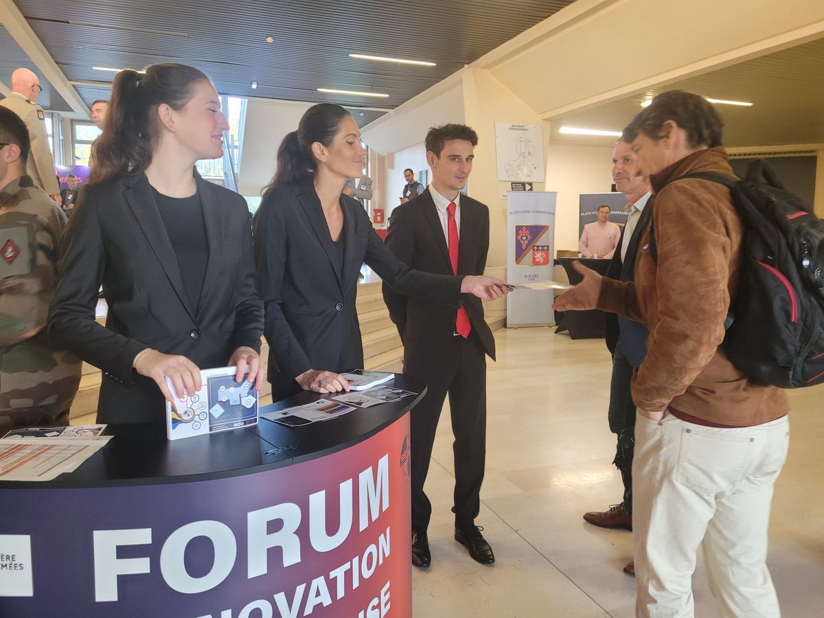 Gouv_mili_Lyon's tweet photo. #EnDirect
#ForumIDEE Des rencontres avec les #TPE #PME #ETI pour échanger sur l’#InnovationDefense
en #AuvergneRhôneAlpes et sur nos #territoires
#CapaciTerre #entrepriseinnovante https://t.co/SUHwDWuyzm