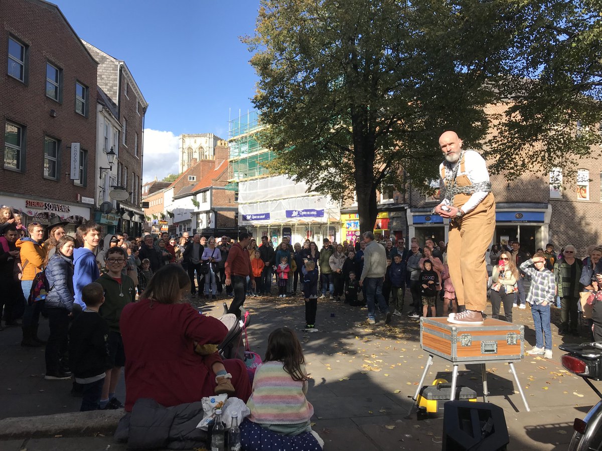 kingssquareyork's tweet photo. Street performances today in the square #york #streetperformance #chainescape https://t.co/qH2oPhdZiH