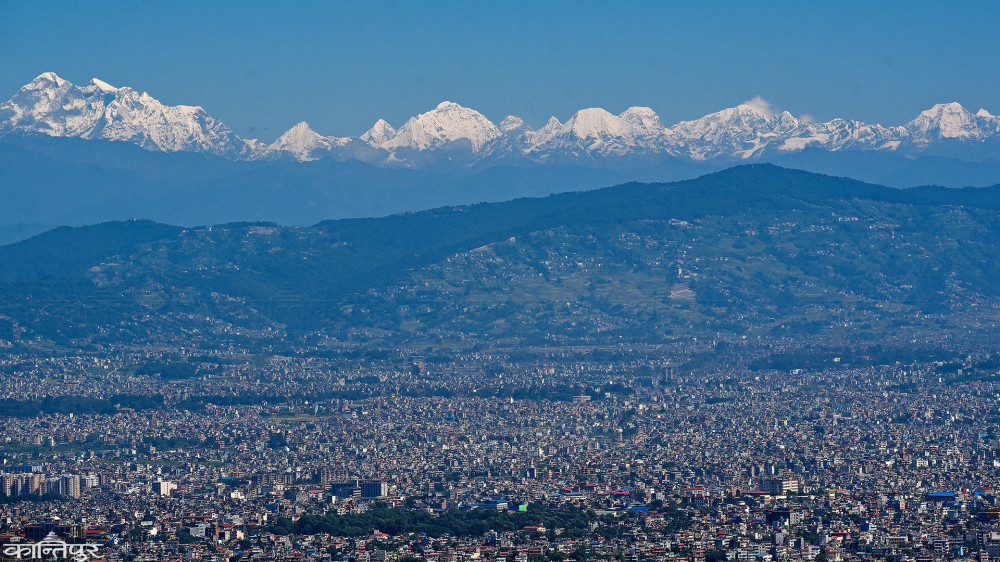 EverestToday's tweet photo. Mt #Everest (8848.86 m), seen from Kathmandu yesterday. https://t.co/WKLURSLlFq https://t.co/oG0OpRiygM