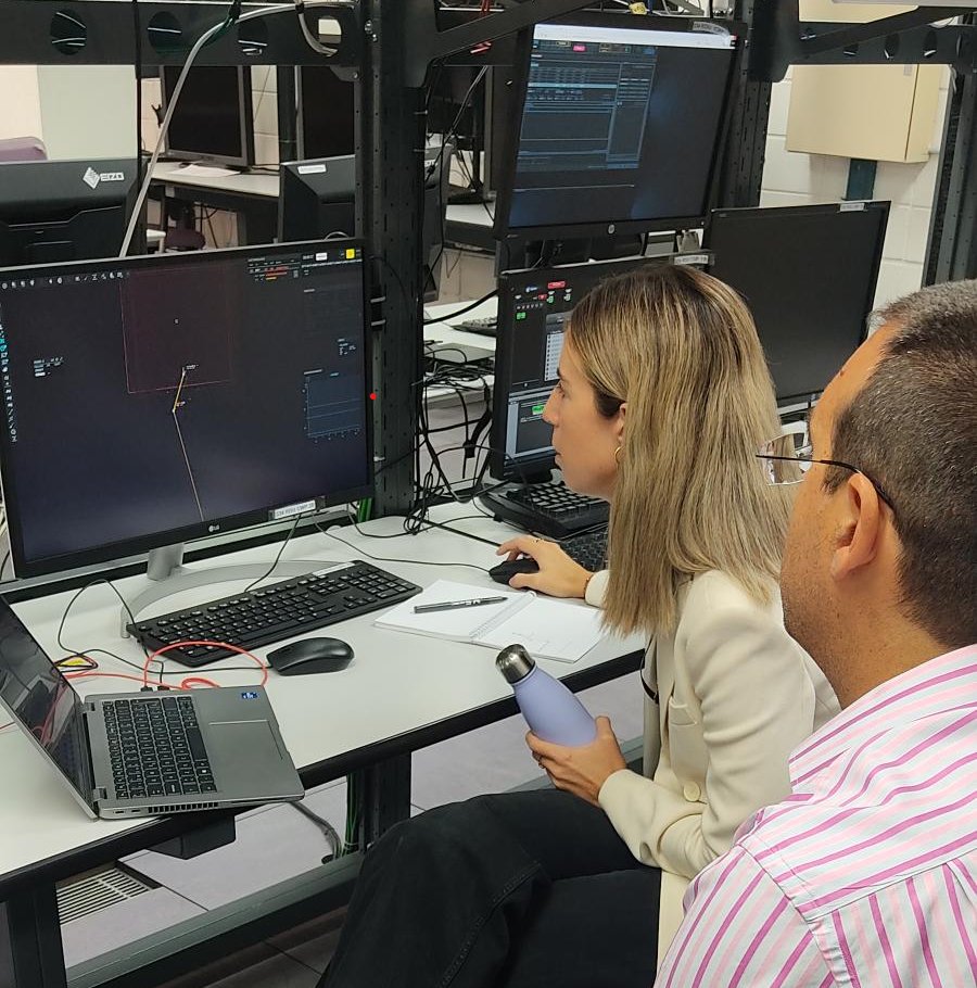 PJ34AURA's tweet photo. What is happening at @IndraCompany ?👀💡

Stay tuned🙌 to discover the validation of 3 use cases of Cluster 1 within Solution 1. 

A little teaser in 3, 2, 1...⏳

#Cluster1 #Solution1 #drone #integration #validation #Uspace #H2020 #DigitalSky @SESAR_JU https://t.co/YQQ8yULNJo