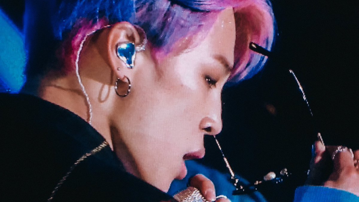 librafolders's tweet photo. 190115 purple jimin, for the history books. https://t.co/DmmIcGrhJm
