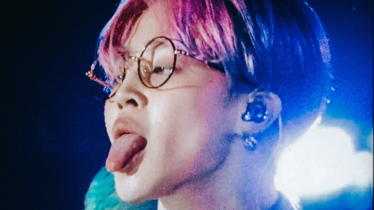 librafolders's tweet photo. 190115 purple jimin, for the history books. https://t.co/DmmIcGrhJm