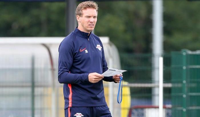 SadStoks's tweet photo. Julian Nagelsmann un vero e proprio stratega del calcio, a soli 35 anni è già uno dei migliori allenatori al mondo. Oggi analizzeremo la sua squadra odierna: il bayern monaco (questa stagione 2022-23). E il suo Lipsia nella storica stagione 2019-20. Partiamo dal presente⬇️ https://t.co/D1c6fvnPrL